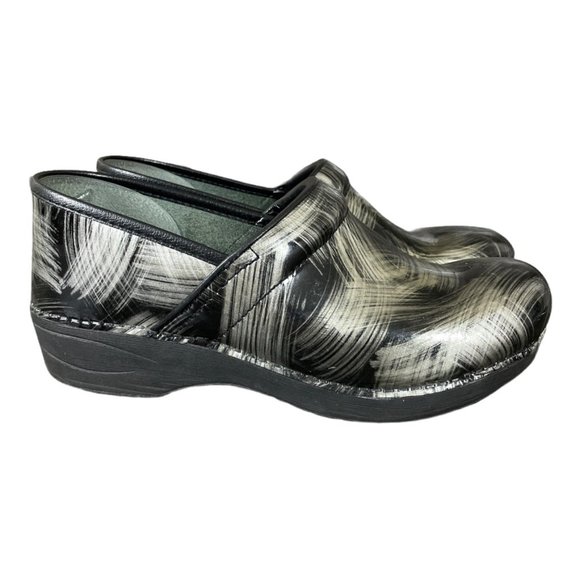 Dansko Shoes - Dansko Patent Leather Nursing Clogs